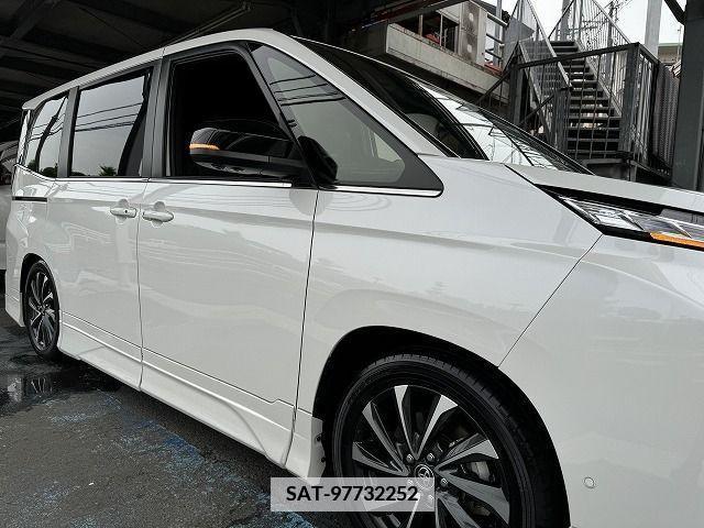 Toyota VOXY 2022-03 339184-18