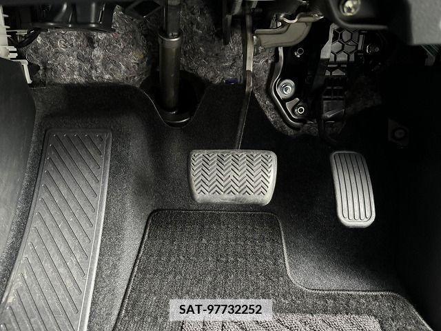 Toyota VOXY 2022-03 339184-11