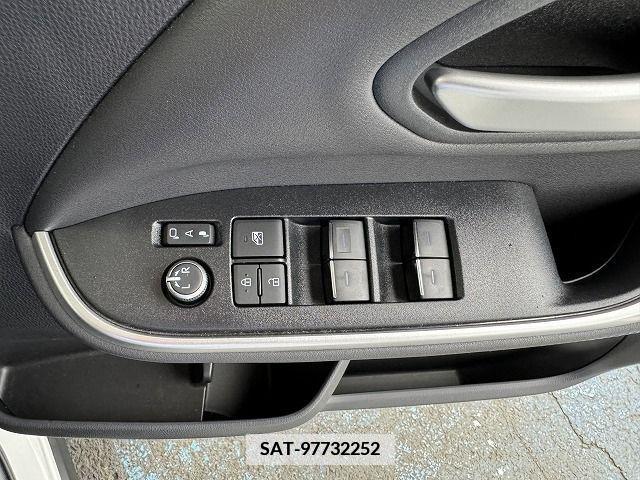 Toyota VOXY 2022-03 339184-10