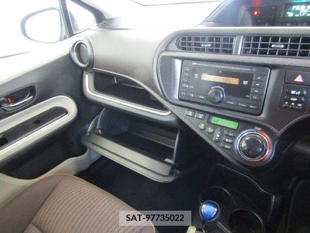 Toyota AQUA 2013-11 218308-5