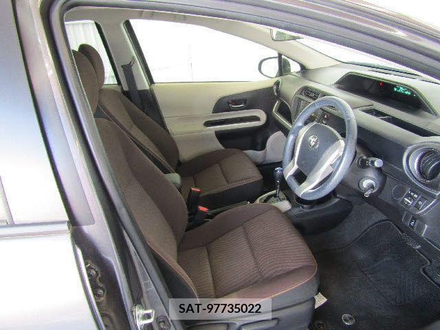 Toyota AQUA 2013-11 218308-9