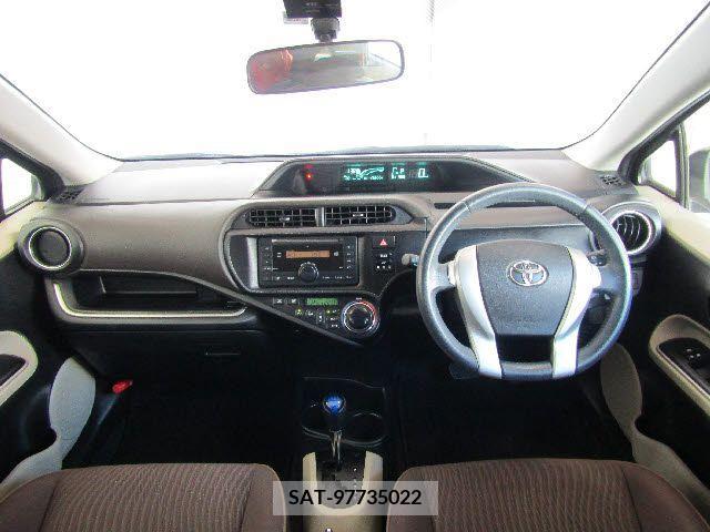 Toyota AQUA 2013-11 218308-1