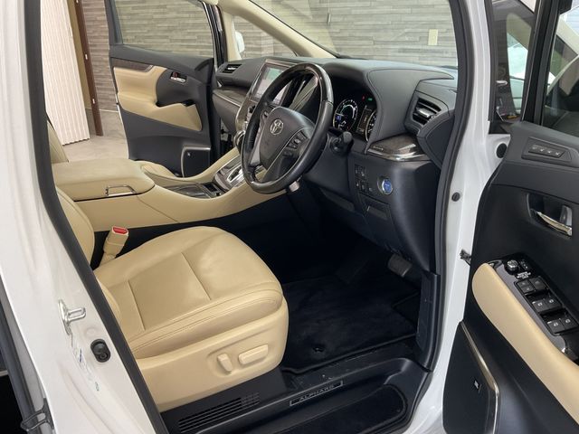 Toyota ALPHARD HYBRID 2018-05 19579-1