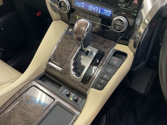 Toyota ALPHARD HYBRID 2018-05 19579-3