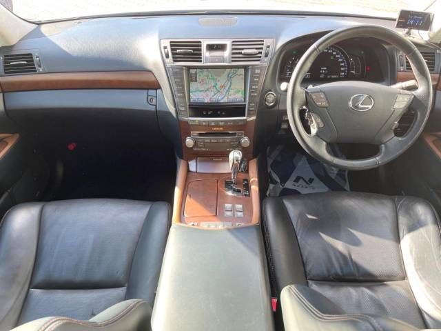 Lexus LS 2009-11 181118-1