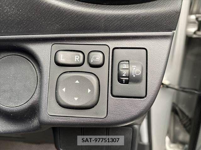 Toyota AQUA 2017-03 291914-4