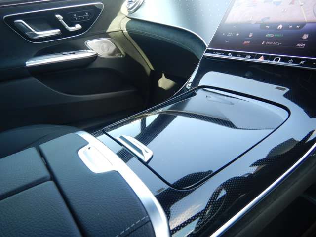 Mercedes Benz EQE 2022-11 185412-18