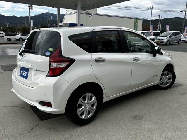 Nissan NOTE 2018-04 24145-1