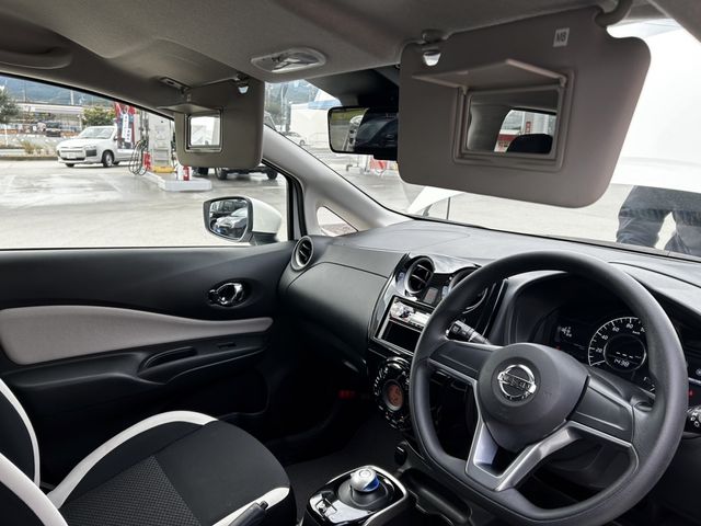 Nissan NOTE 2018-04 24145-28