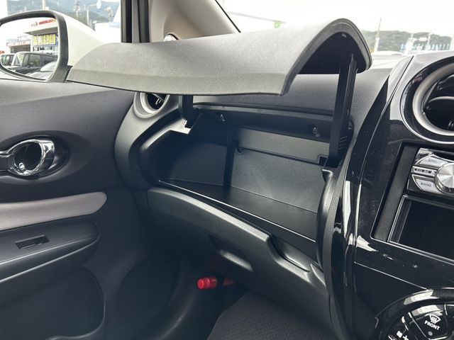 Nissan NOTE 2018-04 24145-26