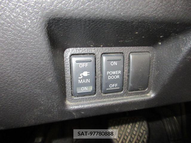 Nissan SERENA 2011-10 373256-15