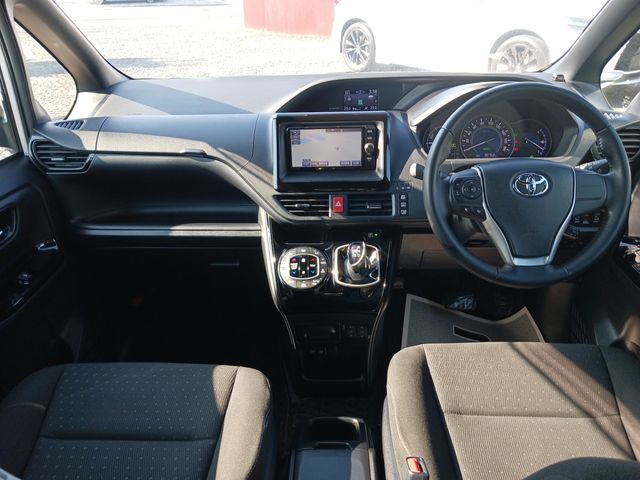 Toyota NOAH HYBRID 2017-12 17140-8