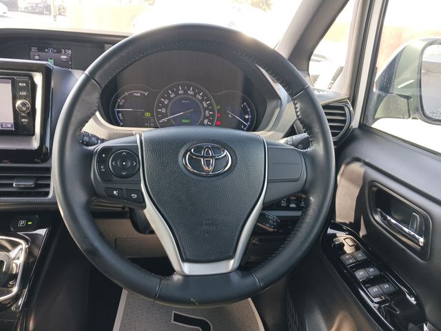 Toyota NOAH HYBRID 2017-12 17140-12
