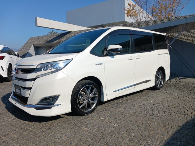 Toyota NOAH HYBRID 2017-12 17140-1
