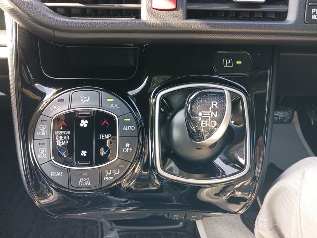 Toyota NOAH HYBRID 2017-12 17140-16