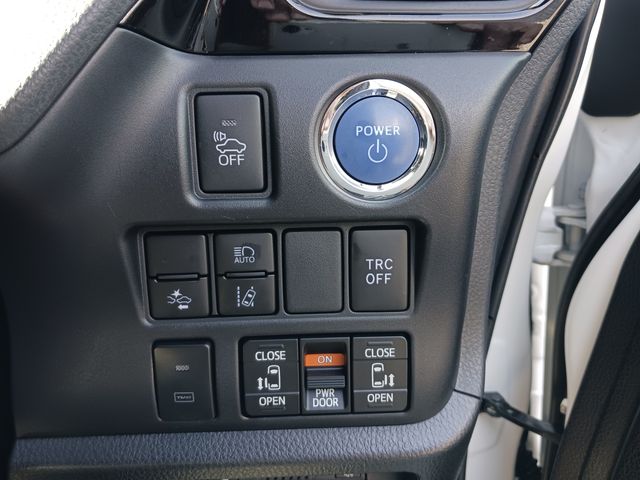 Toyota NOAH HYBRID 2017-12 17140-17