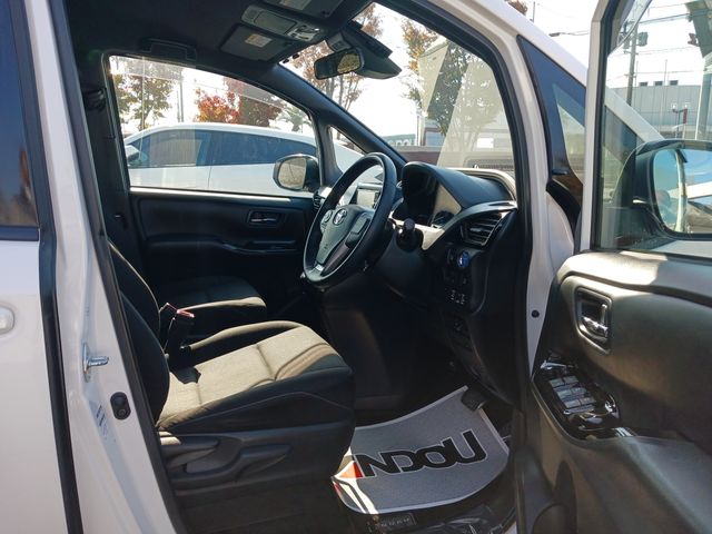 Toyota NOAH HYBRID 2017-12 17140-9
