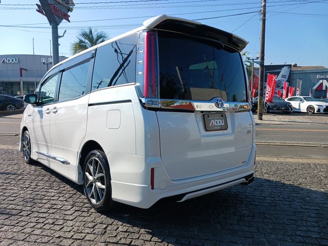 Toyota NOAH HYBRID 2017-12 17140-2