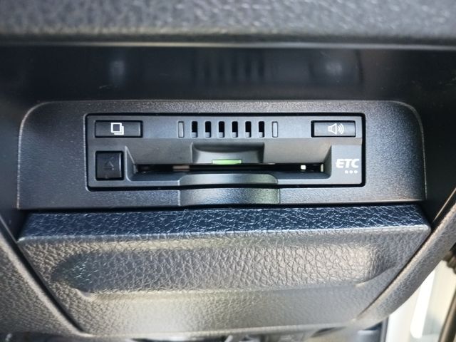 Toyota NOAH HYBRID 2017-12 17140-18