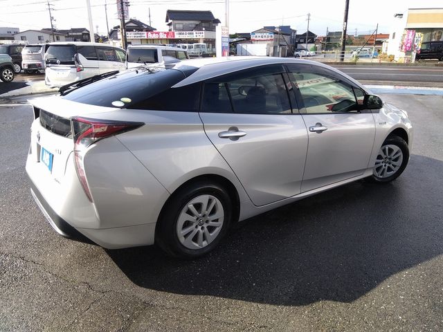 Toyota PRIUS 2018-11 29256-1