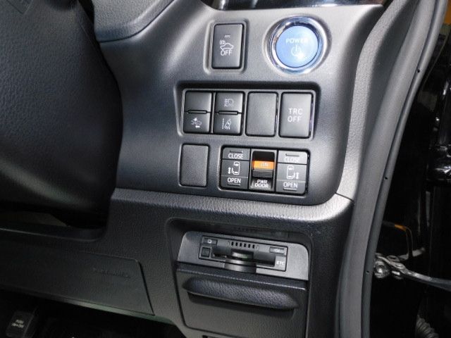 Toyota VOXY HYBRID 2018-11 183163-15