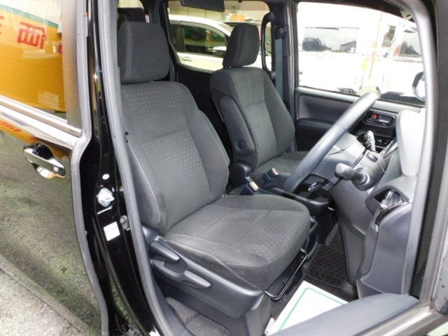 Toyota VOXY HYBRID 2018-11 183163-16