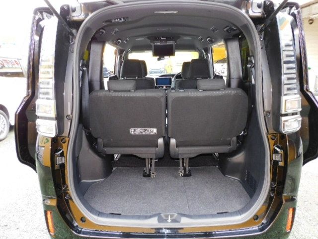 Toyota VOXY HYBRID 2018-11 183163-3