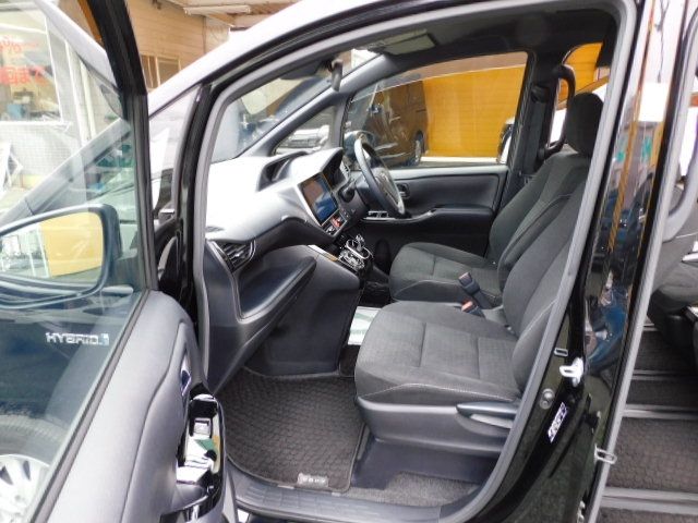 Toyota VOXY HYBRID 2018-11 183163-4