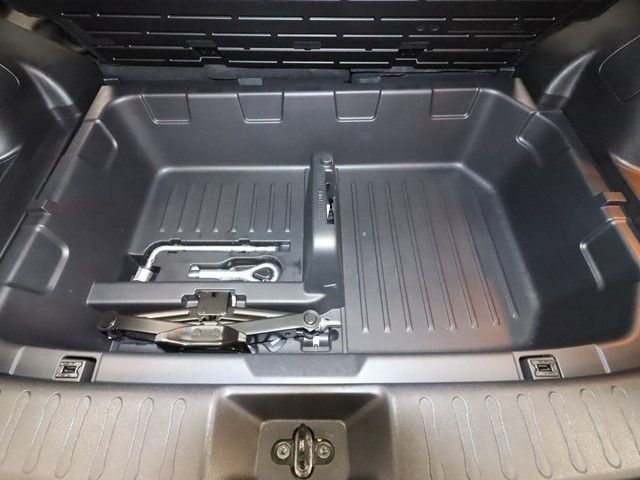 Nissan JUKE 2016-10 8225-8