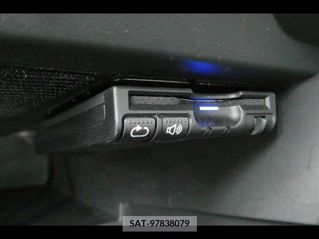 Nissan NOTE 2016-10 208496-5