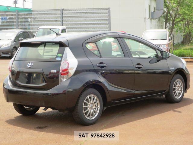 Toyota AQUA 2012-11 261128-2