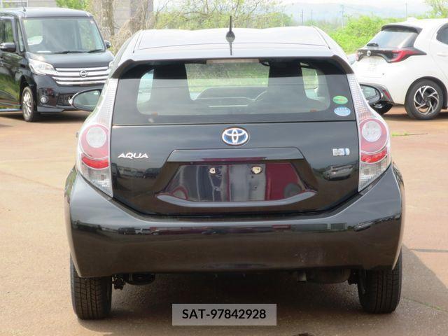 Toyota AQUA 2012-11 261128-3