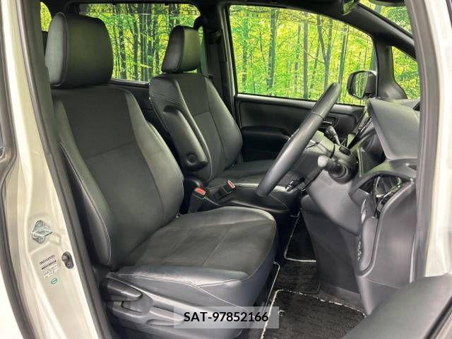 Toyota NOAH 2018-02 279500-8