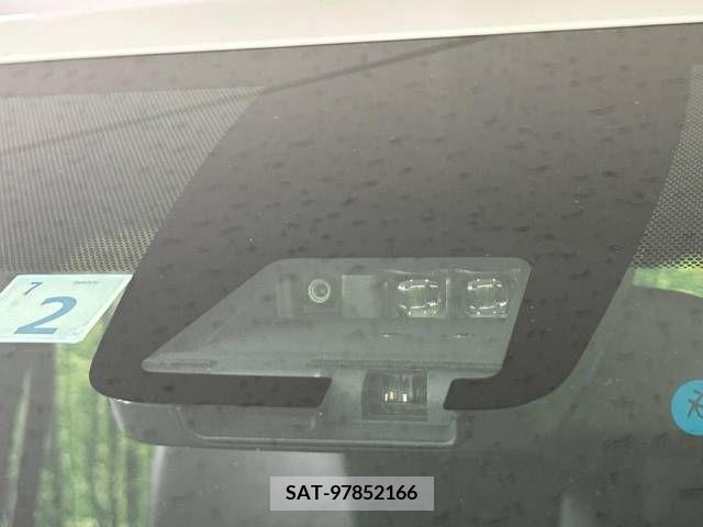 Toyota NOAH 2018-02 279500-3