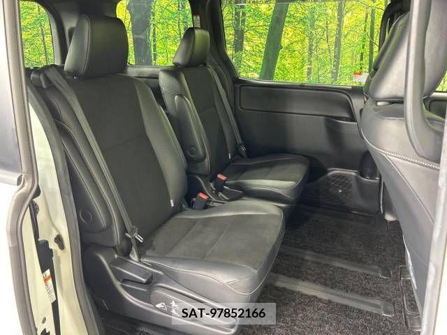 Toyota NOAH 2018-02 279500-9