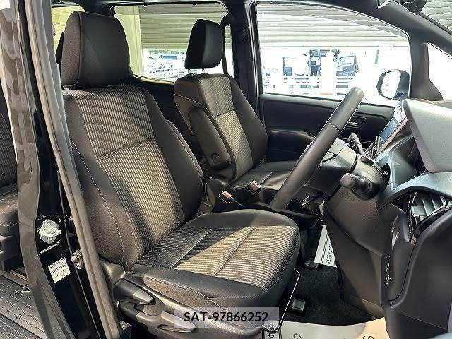 Toyota VOXY 2020-10 225390-7