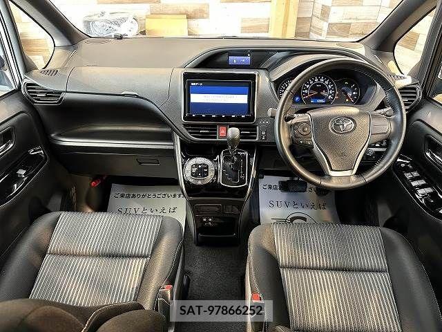 Toyota VOXY 2020-10 225390-1