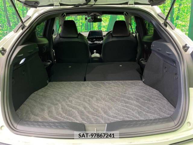 Toyota C-HR 2017-05 216644-11