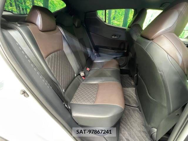 Toyota C-HR 2017-05 216644-10