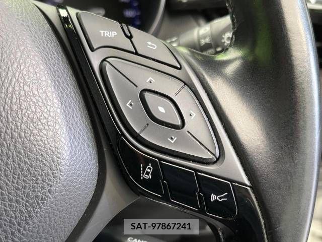 Toyota C-HR 2017-05 216644-6