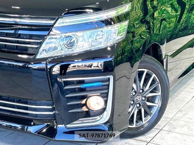 Toyota VOXY 2015-03 223846-12