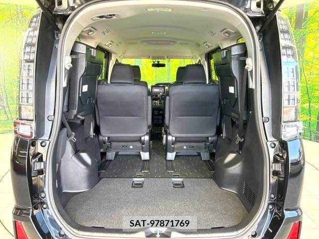 Toyota VOXY 2015-03 223846-11