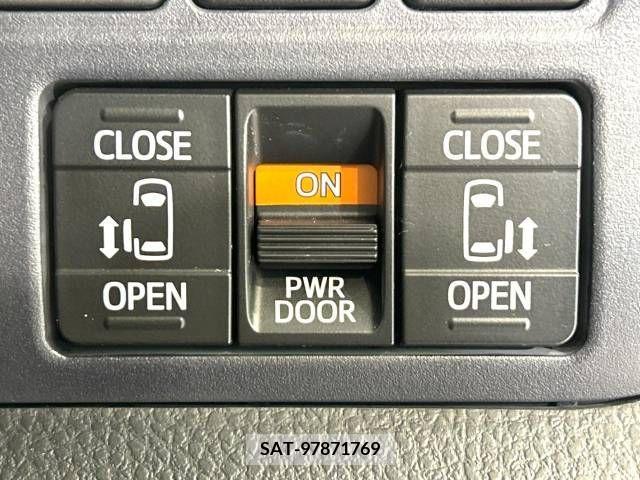 Toyota VOXY 2015-03 223846-4