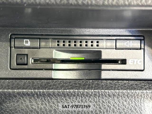 Toyota VOXY 2015-03 223846-5