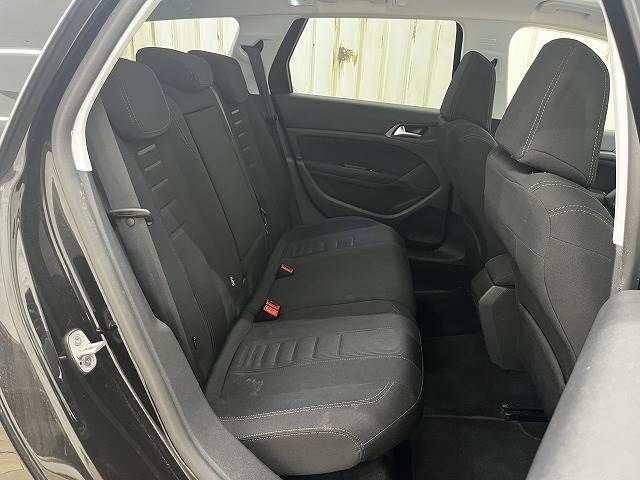 Peugeot 308 2015-03 17680-6