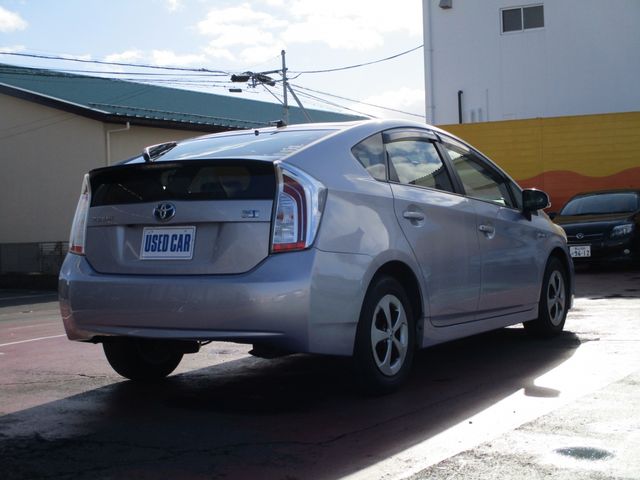 Toyota PRIUS 2011-12 7444-2