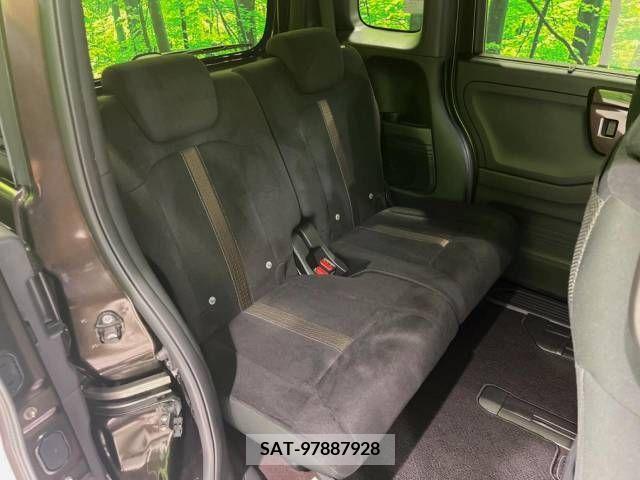 Honda N BOX CUSTOM 2017-08 256675-9