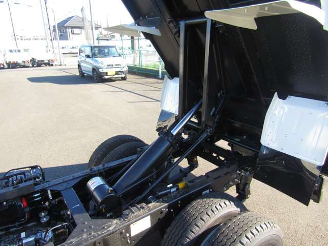 Mazda TITAN 2023-08 20794-9