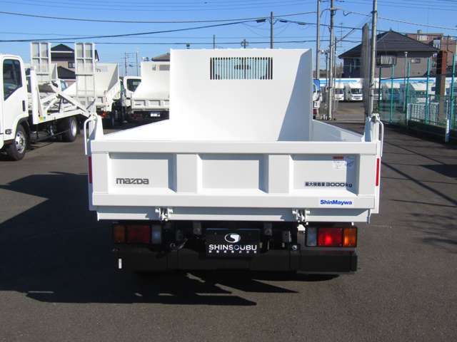 Mazda TITAN 2023-08 20794-5