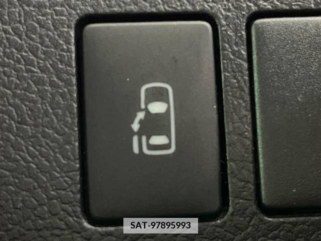 Toyota VOXY 2011-07 380013-2